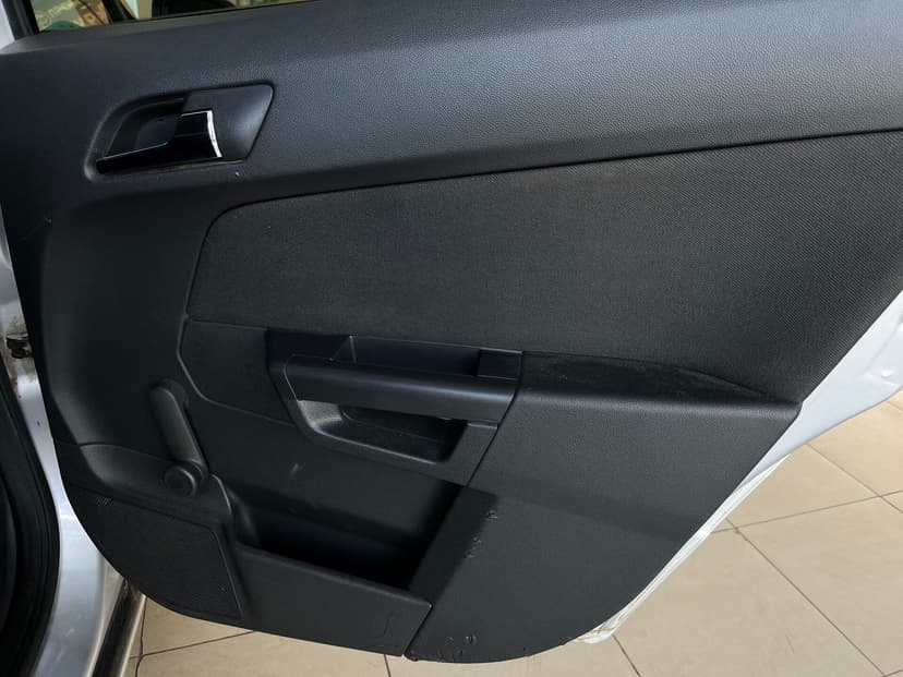 opel-astra-2011-226-17