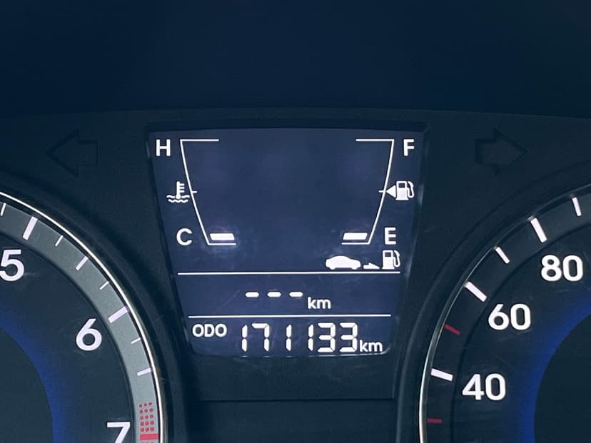 hyundai-solaris-2011-72-22