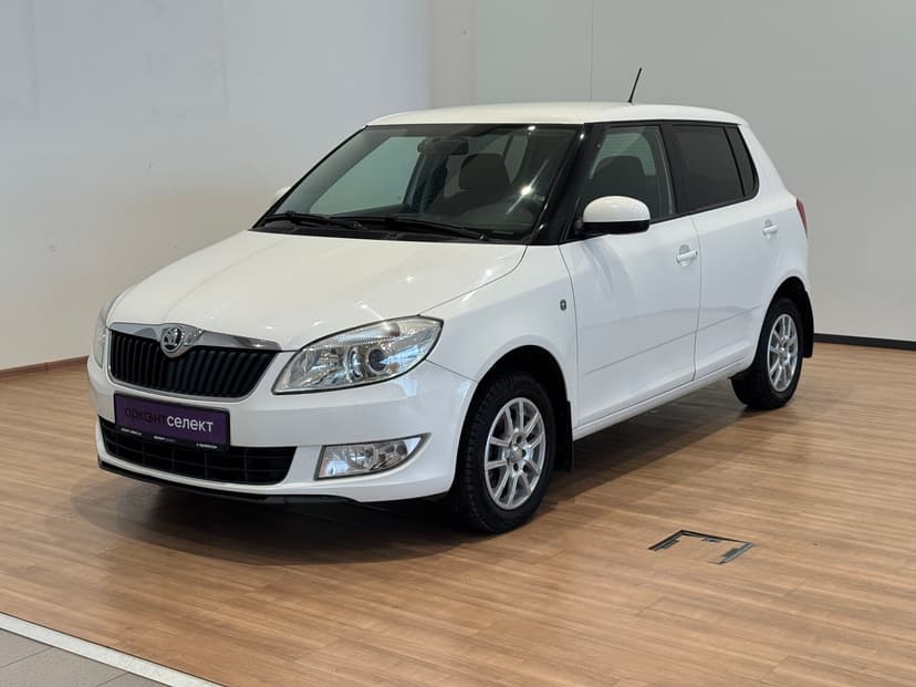 skoda-fabia-2013-620-0