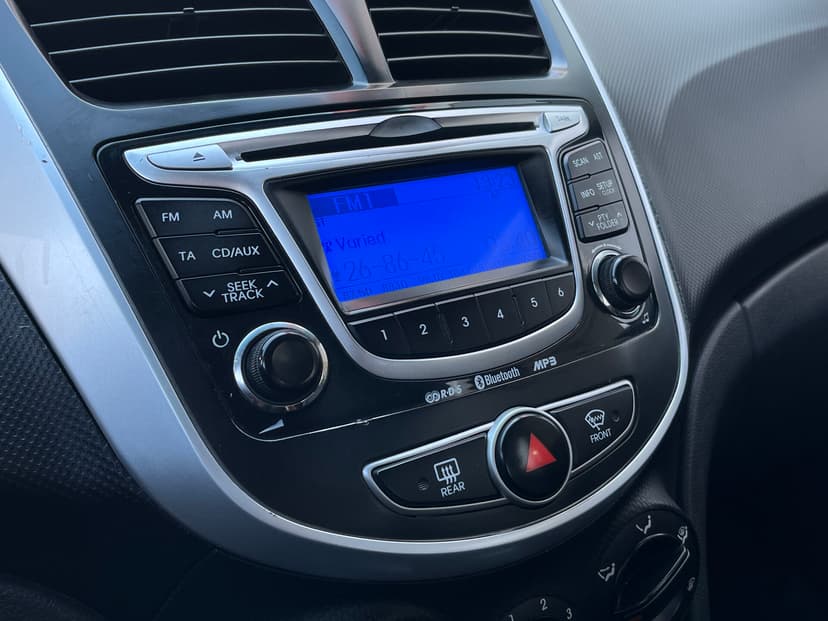 hyundai-solaris-2011-72-10