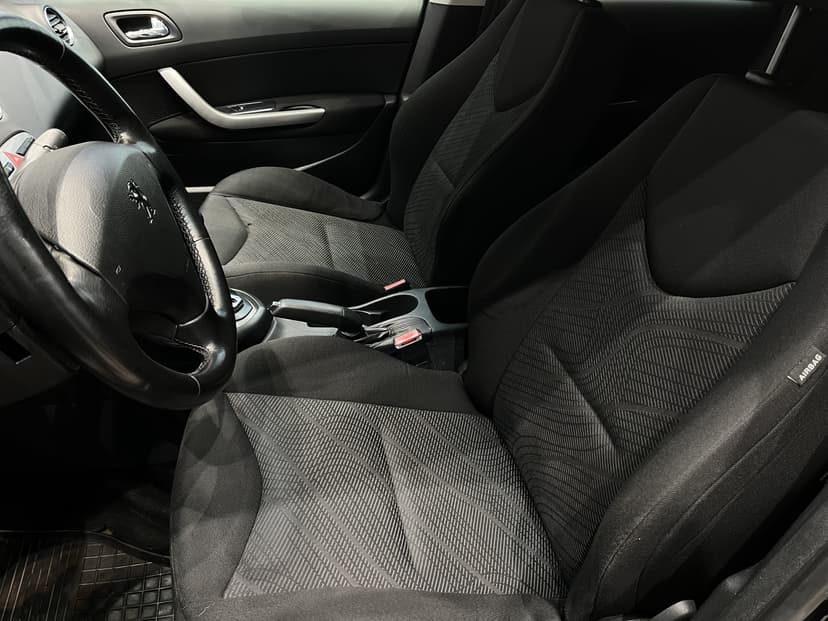 peugeot-308-2010-1132-1