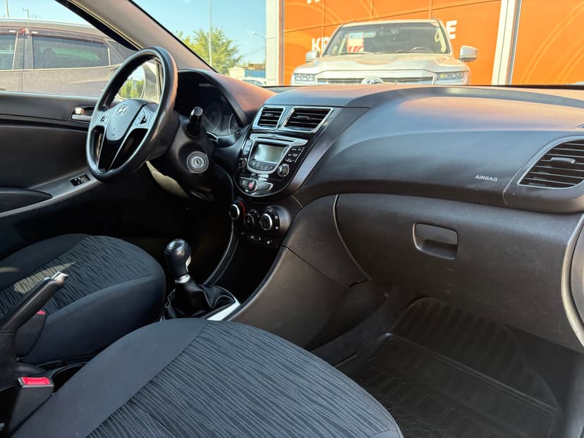 hyundai-solaris-2014-202-22