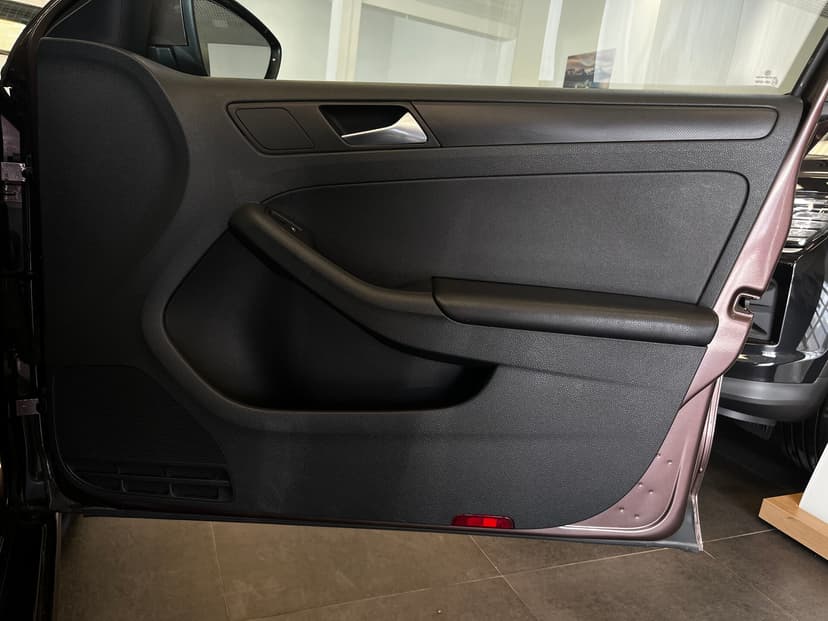 volkswagen-jetta-2015-390-24