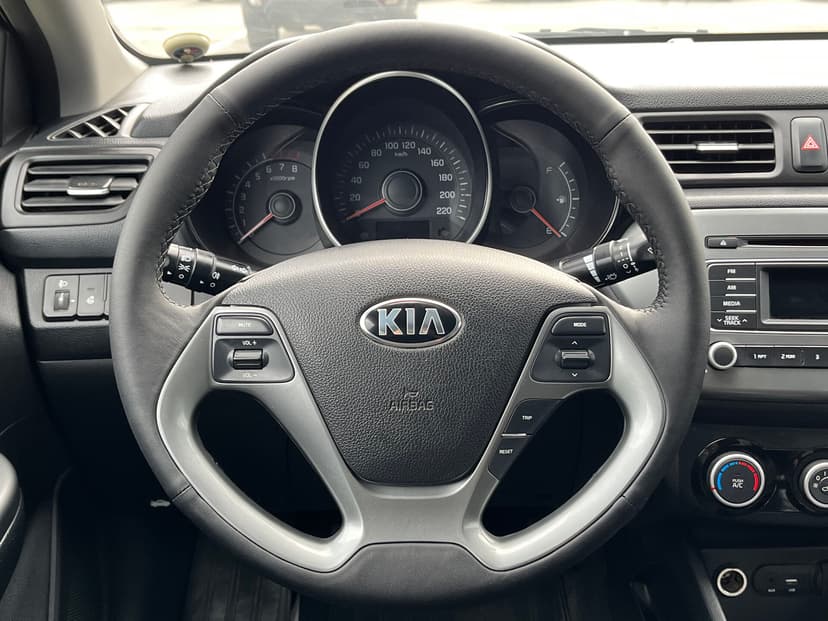 kia-rio-2017-39-11