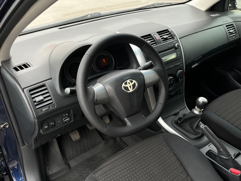 toyota-corolla-2010-42-17