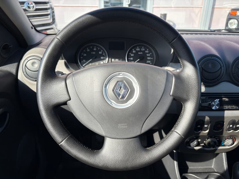 renault-logan-2011-173-11