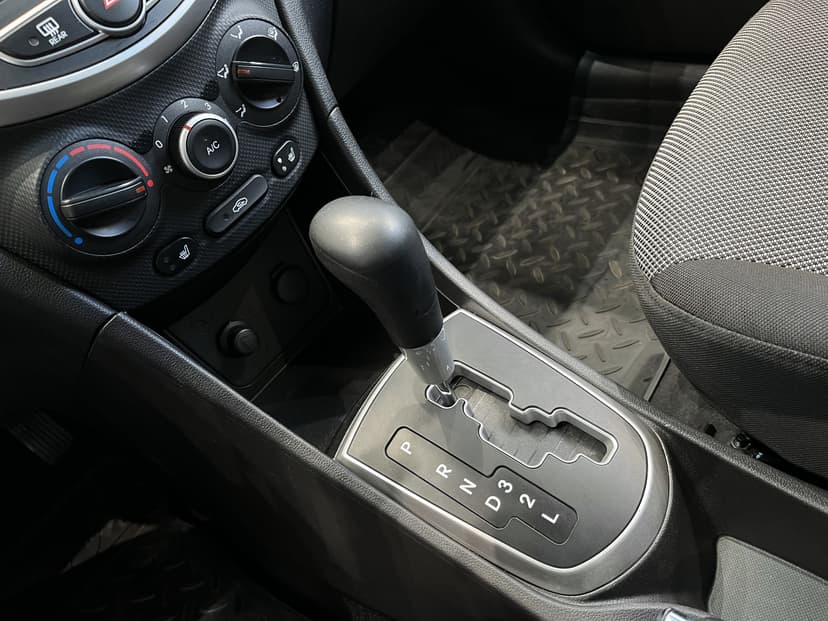 hyundai-solaris-2012-1137-13