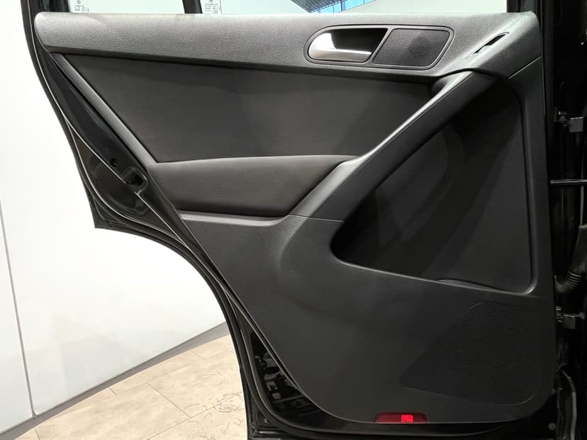 volkswagen-tiguan-2011-1089-12