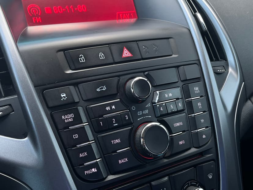 opel-astra-2013-57-11