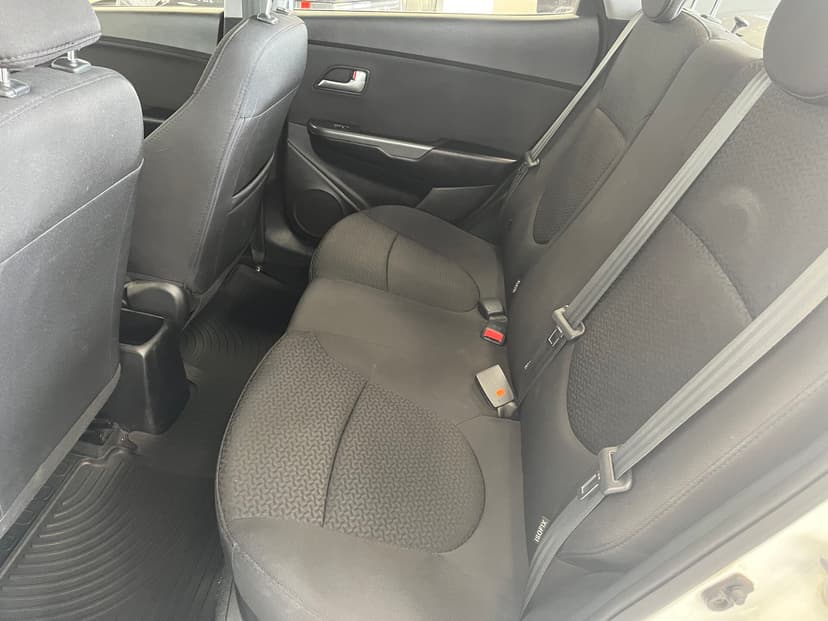 kia-rio-2016-26-22