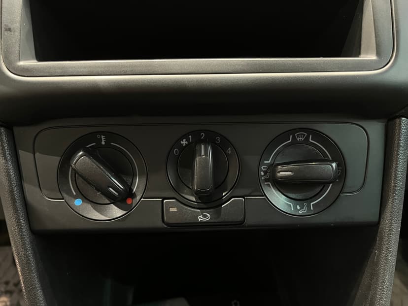 volkswagen-polo-2012-1138-11