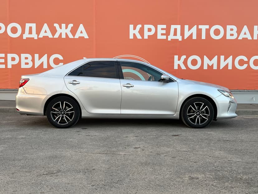 toyota-camry-2017-56-3