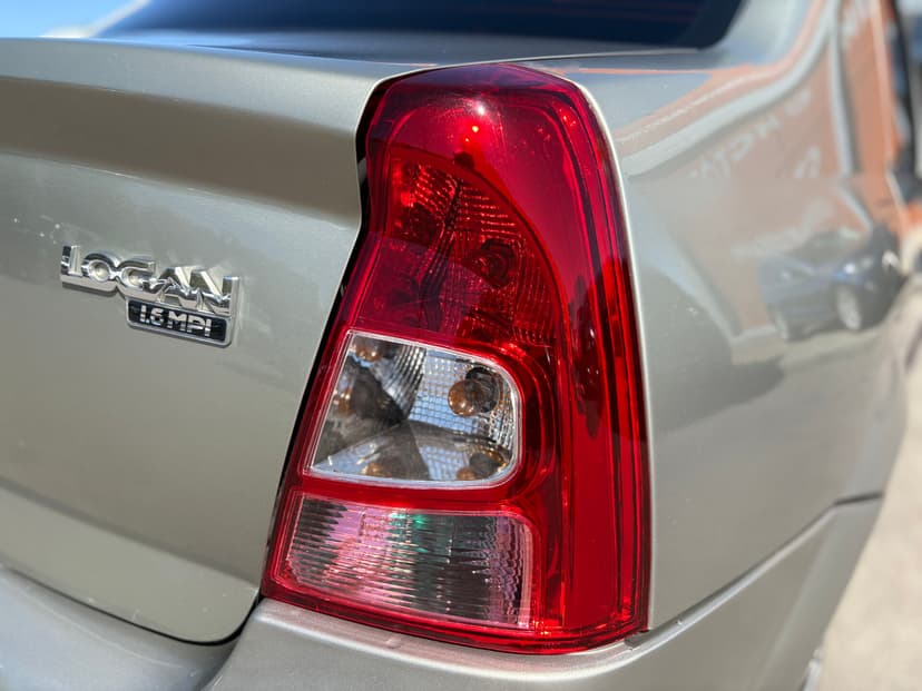 renault-logan-2010-238-9