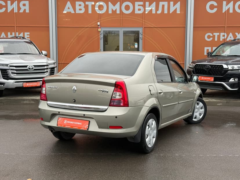 renault-logan-2011-576-4