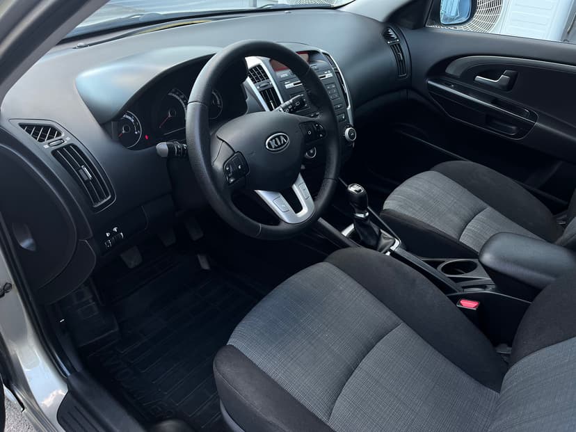 kia-ceed-2012-74-19