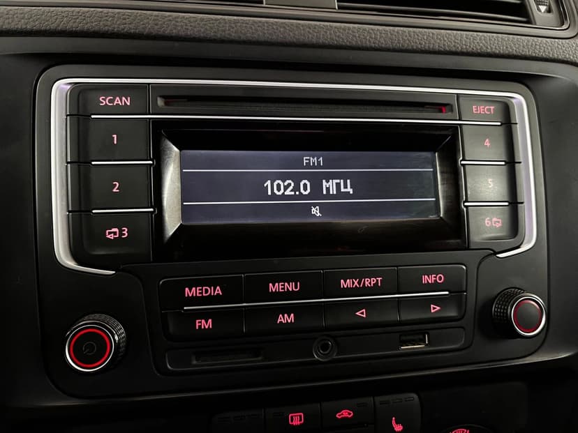 volkswagen-jetta-2015-390-12