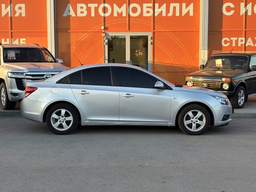 chevrolet-cruze-2012-182-3