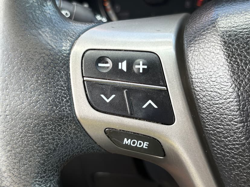 toyota-avensis-2010-185-12