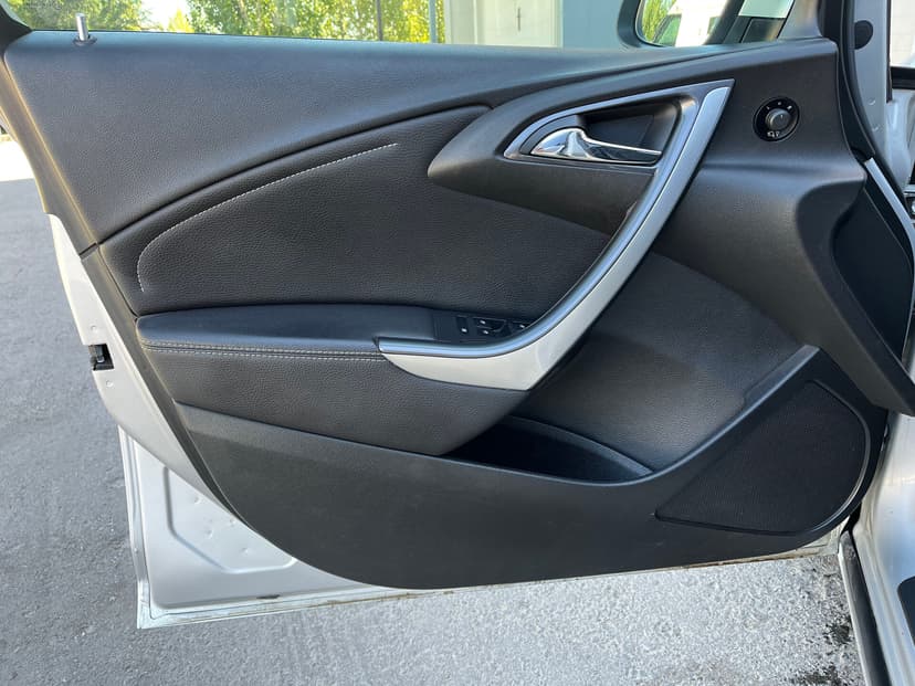 opel-astra-2013-77-19