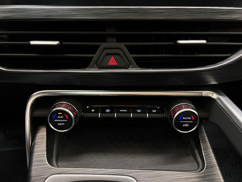 geely-tugella-2023-368-30