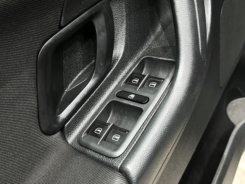 skoda-fabia-2013-1173-13