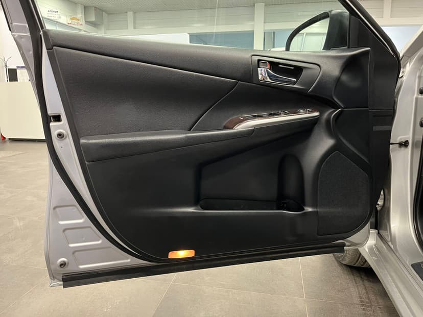 toyota-camry-2017-56-17