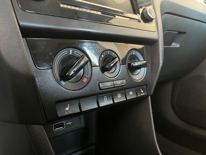 skoda-rapid-2019-232-13