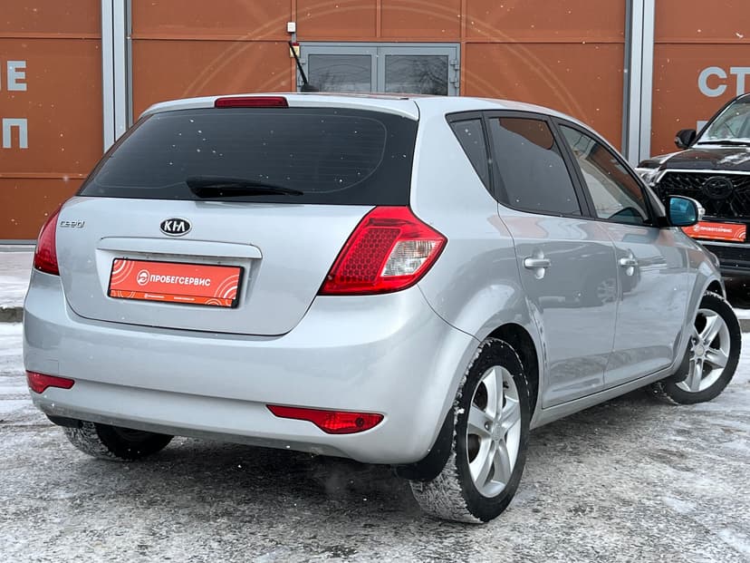 kia-ceed-2010-1006-4