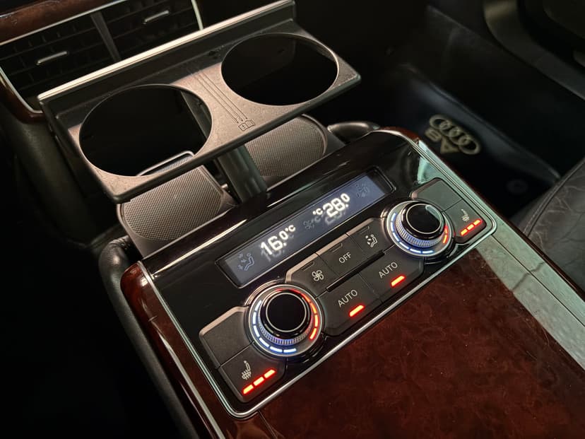 audi-a8-2011-360-30