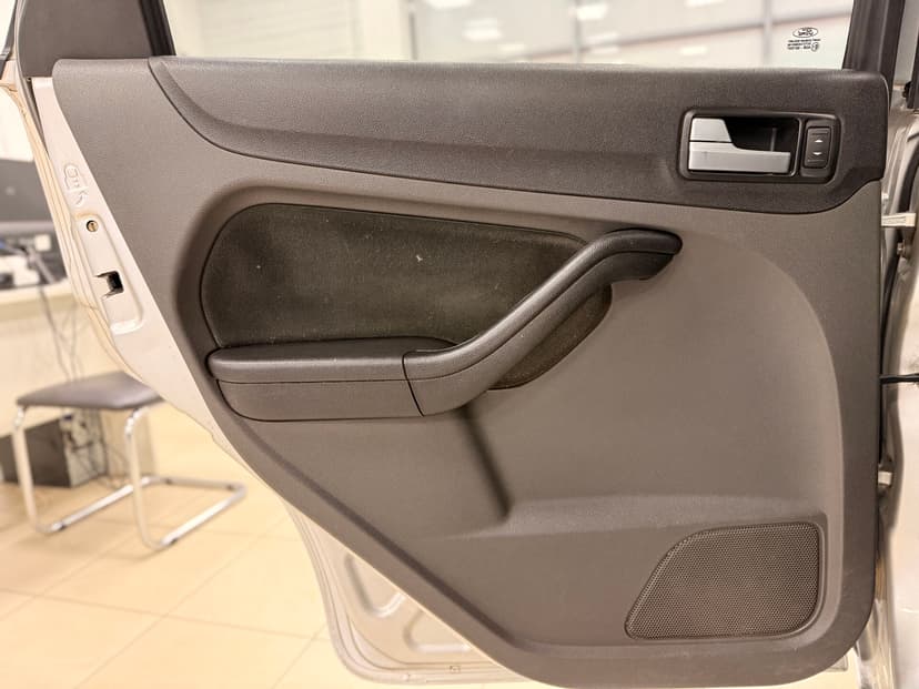 ford-focus-2007-789-25