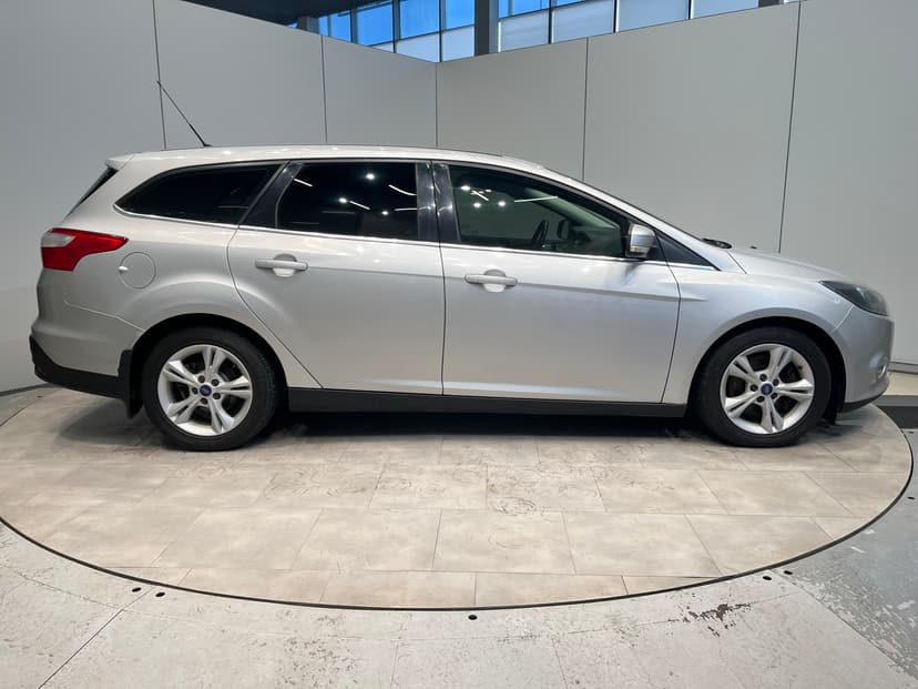 ford-focus-2012-1086-6