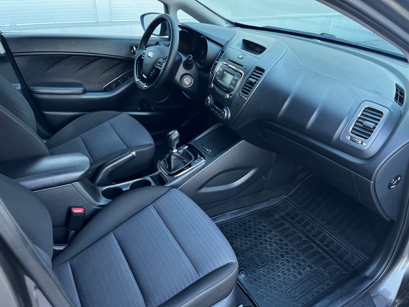kia-cerato-2017-95-25