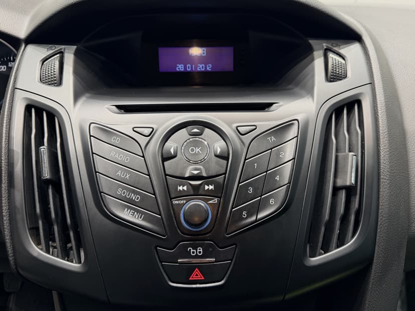 ford-focus-2012-1091-6