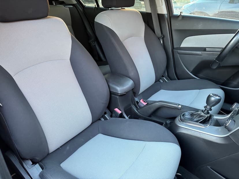chevrolet-cruze-2012-182-22