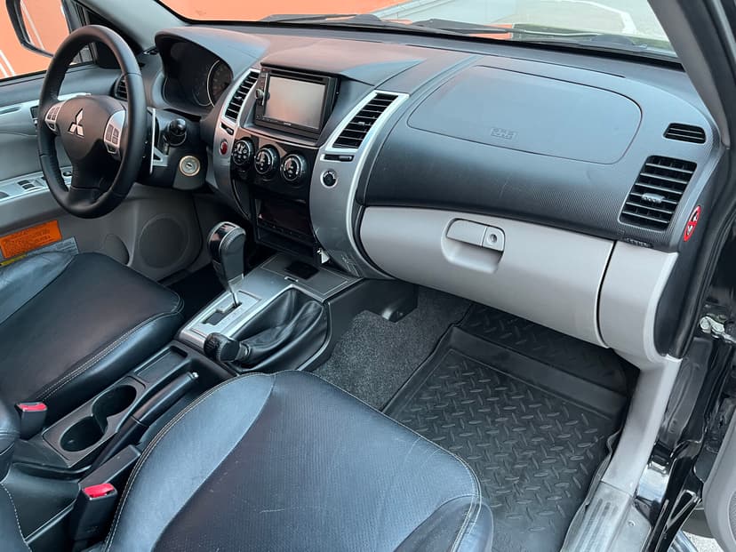 mitsubishi-pajero sport-2011-54-24