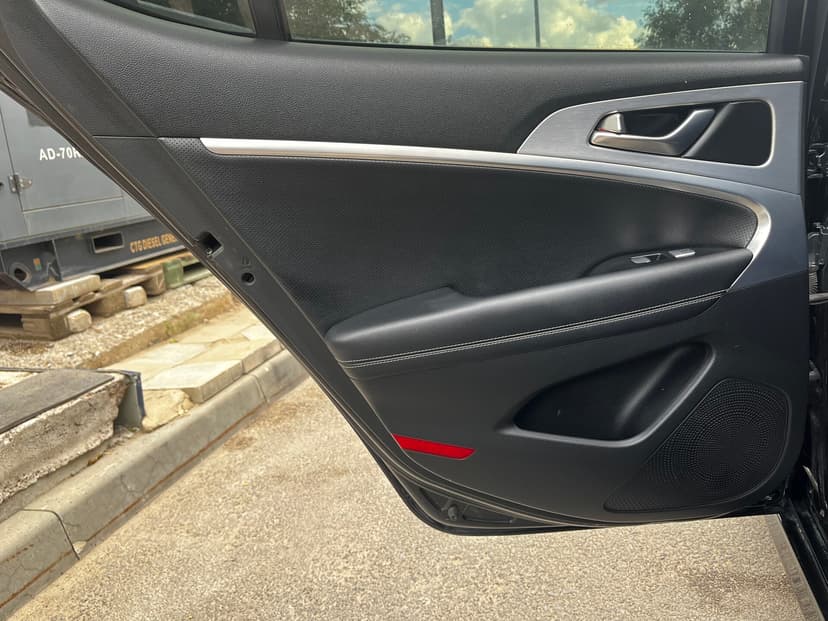 genesis-g70-2018-287-25