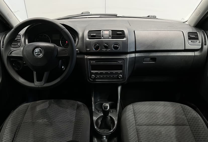 skoda-fabia-2013-1160-16