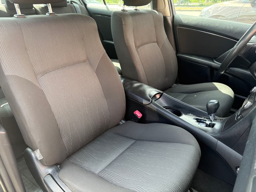 toyota-avensis-2010-185-22