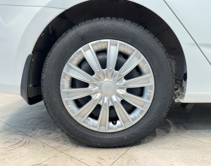 hyundai-solaris-2015-1125-1