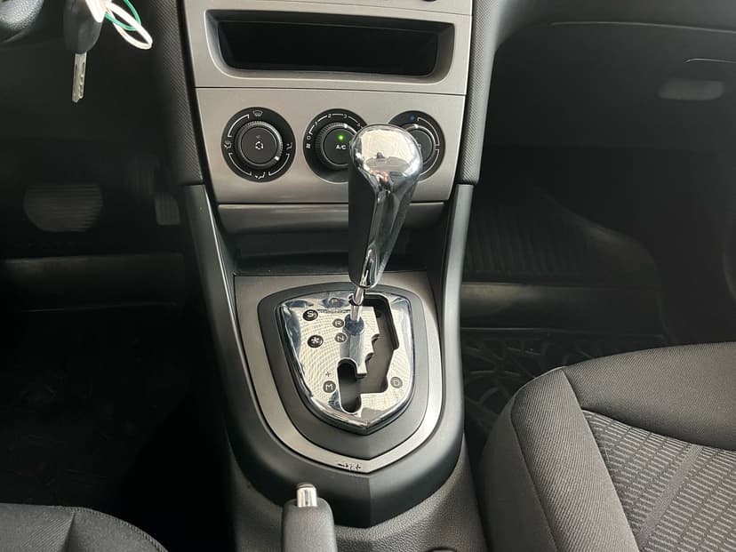 peugeot-308-2011-165-20