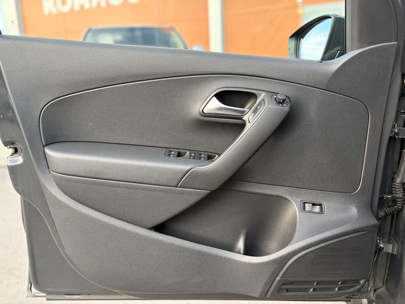 volkswagen-polo-2018-265-28