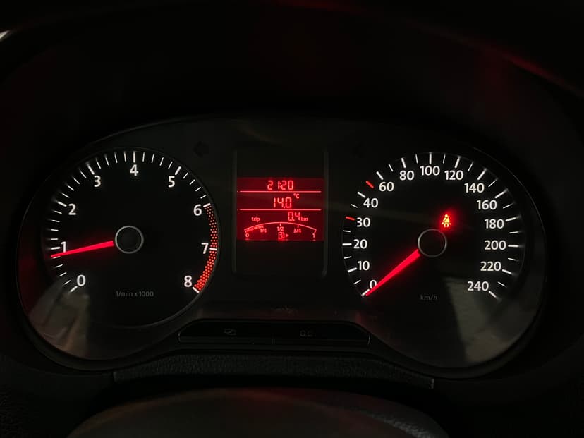 volkswagen-polo-2012-1138-9