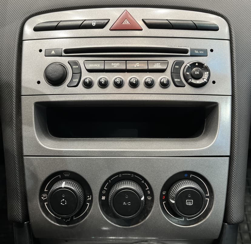 peugeot-308-2010-1132-7