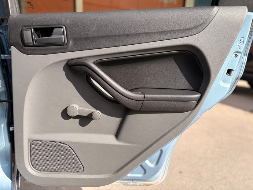 ford-focus-2008-323-27