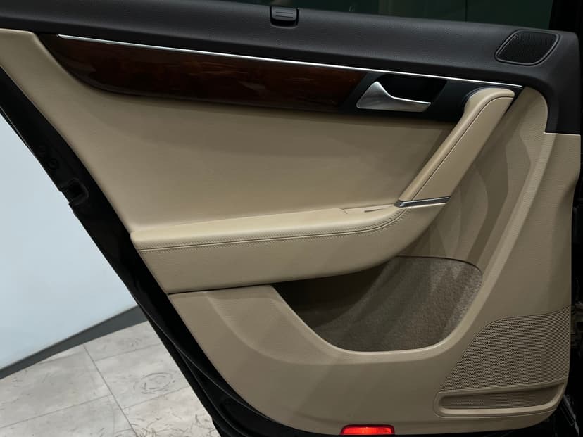 volkswagen-passat-2012-1214-23