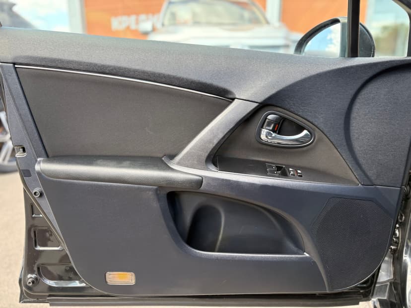 toyota-avensis-2010-185-23