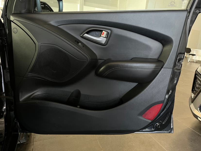 hyundai-ix35-2012-37-24
