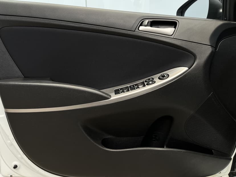 hyundai-solaris-2015-1125-3