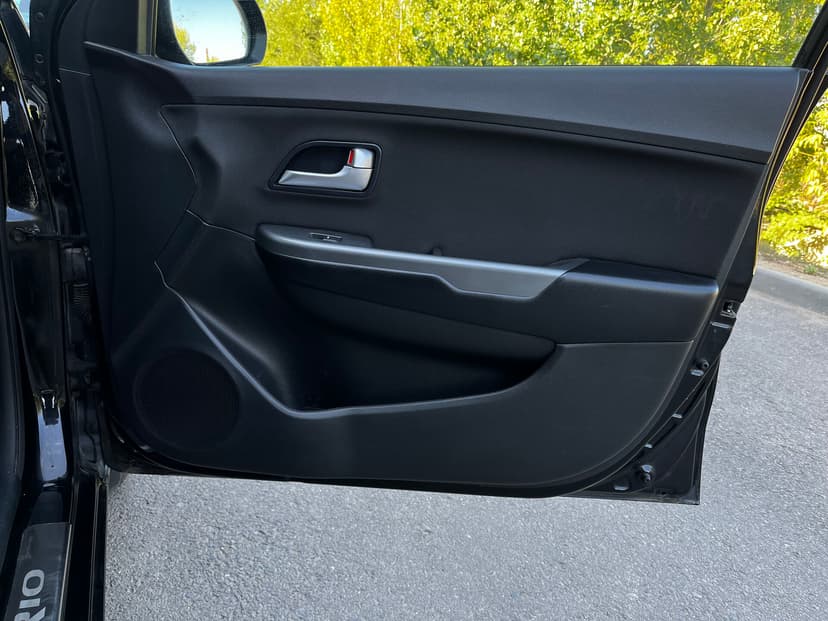 kia-rio-2017-97-25