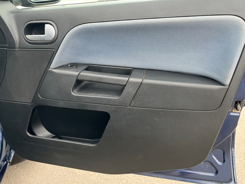 ford-fusion-2005-214-18